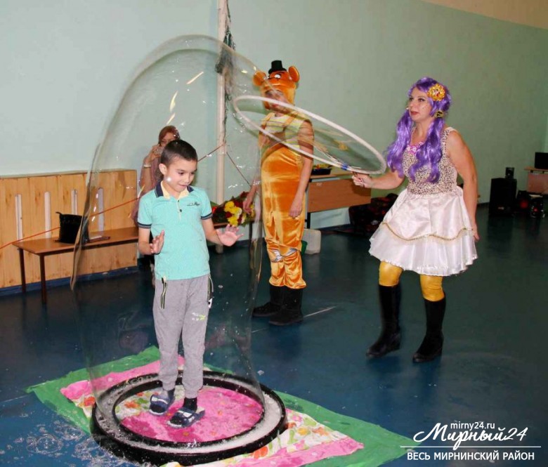 Шоу мыльных пузырей для особенных детей фото 3