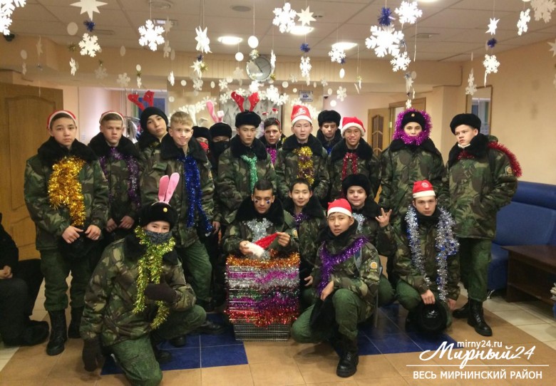 Благотворительная акция "Поделись новым годом» в п. Чернышевский фото 2